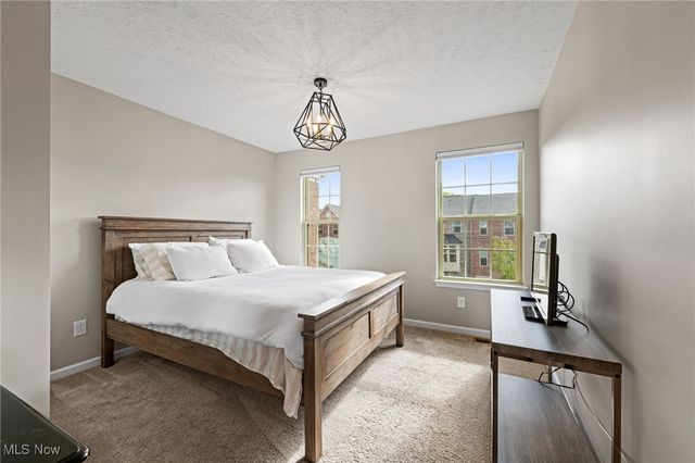 12122 Detroit Avenue, Lakewood, OH 44107