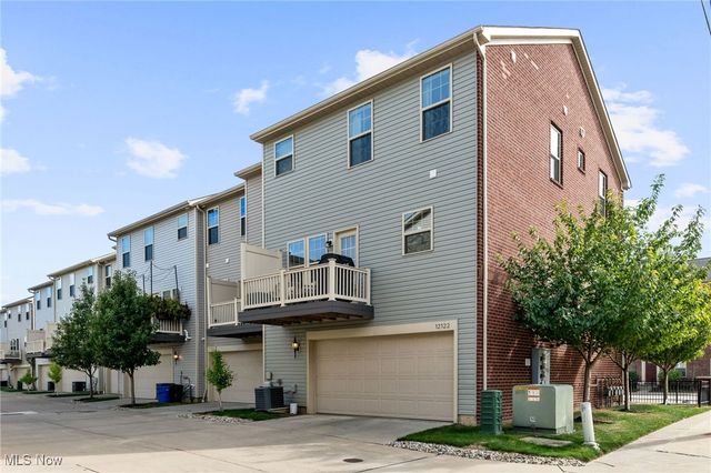 12122 Detroit Avenue, Lakewood, OH 44107