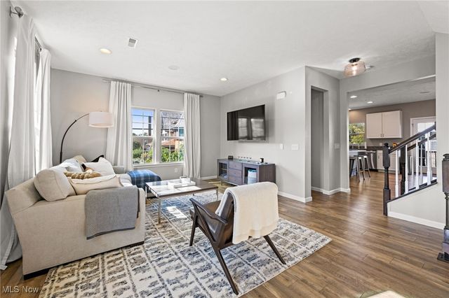 12122 Detroit Avenue, Lakewood, OH 44107