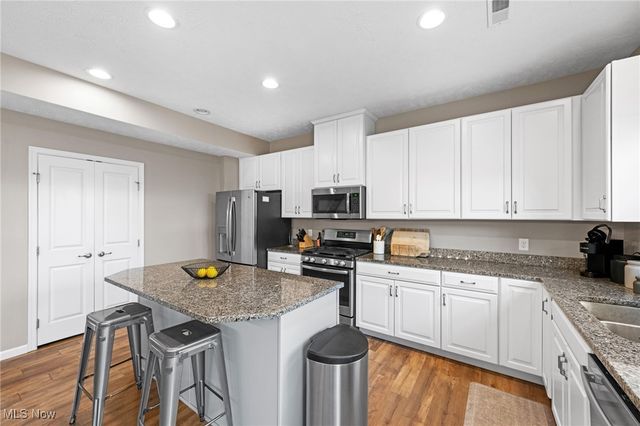 12122 Detroit Avenue, Lakewood, OH 44107