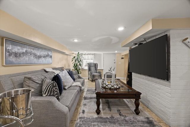 15 Belcher Ave, Brockton, MA 02301