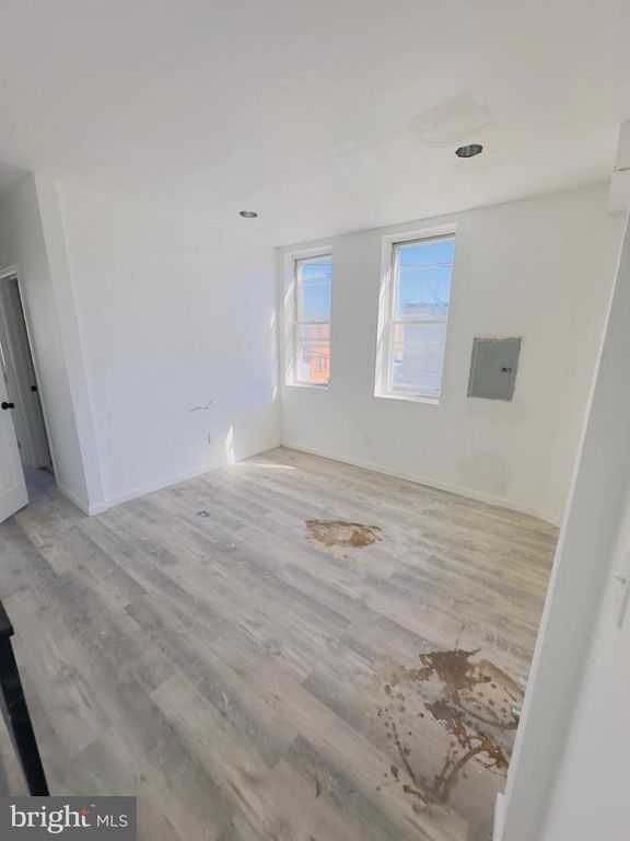 Image 10 of property listing at 630 W MAYFIELD ST, Philadelphia, PA 19133