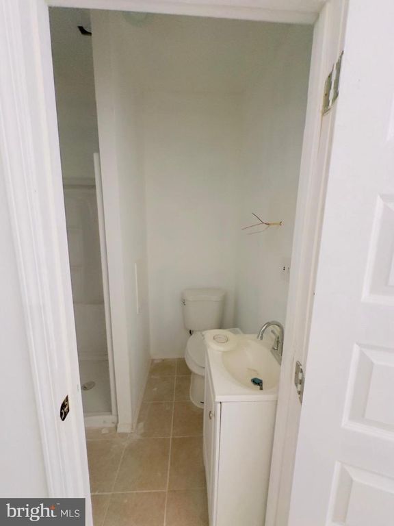 Image 5 of property listing at 630 W MAYFIELD ST, Philadelphia, PA 19133