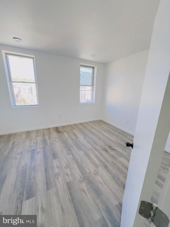 Image 7 of property listing at 630 W MAYFIELD ST, Philadelphia, PA 19133
