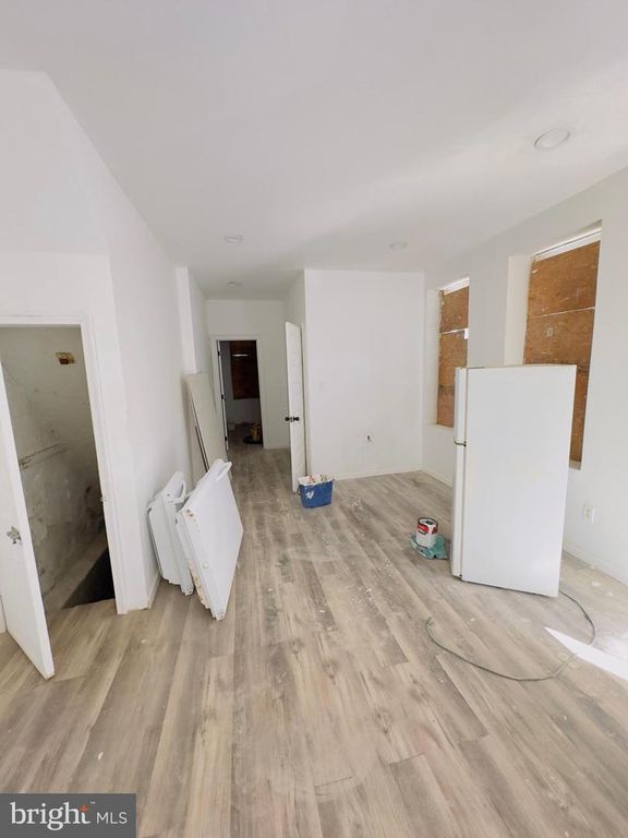 Image 8 of property listing at 630 W MAYFIELD ST, Philadelphia, PA 19133