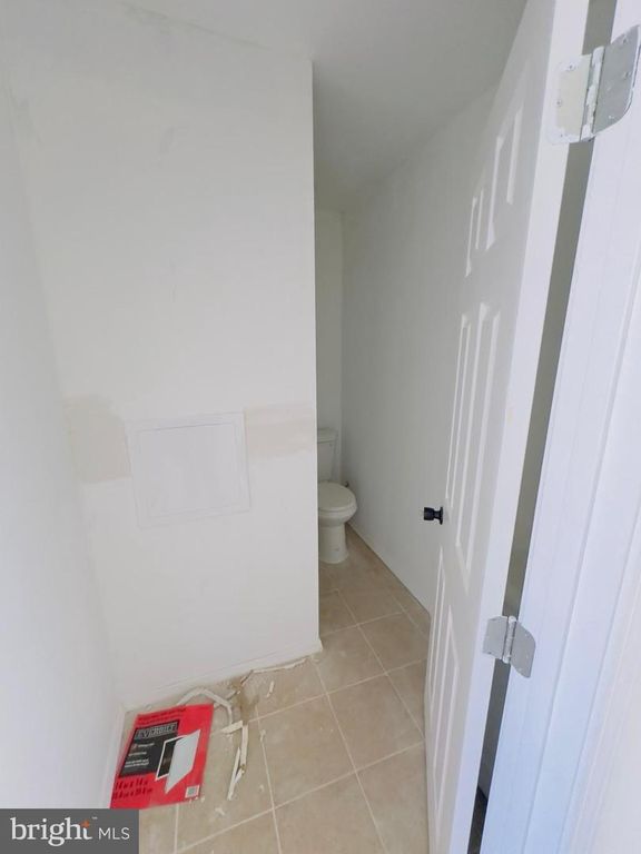 Image 9 of property listing at 630 W MAYFIELD ST, Philadelphia, PA 19133