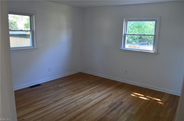 2 Sue CIR, Newport News, VA 23605