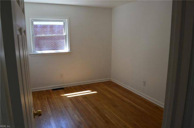 2 Sue CIR, Newport News, VA 23605
