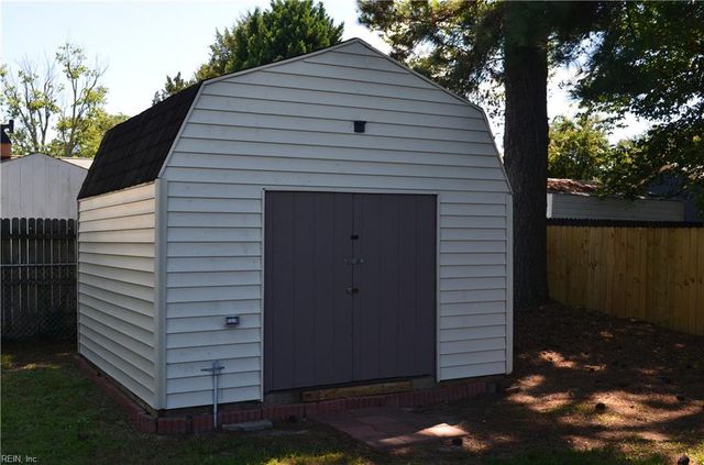 2 Sue CIR, Newport News, VA 23605