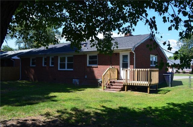2 Sue CIR, Newport News, VA 23605