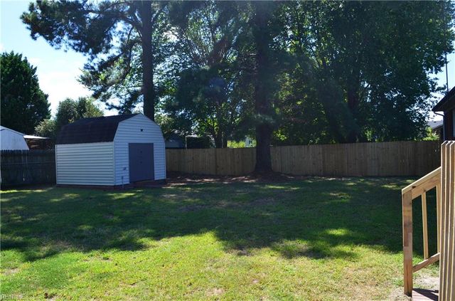 2 Sue CIR, Newport News, VA 23605