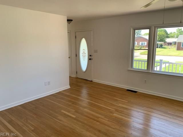 2 Sue CIR, Newport News, VA 23605