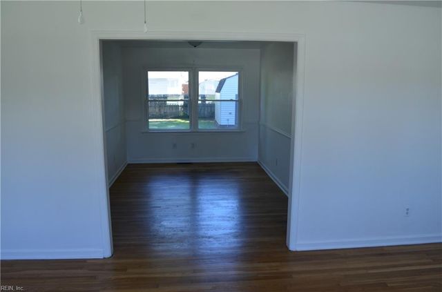 2 Sue CIR, Newport News, VA 23605