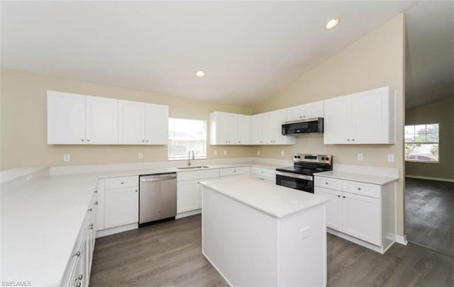 302 SE 18th TER, Cape Coral, FL 33990