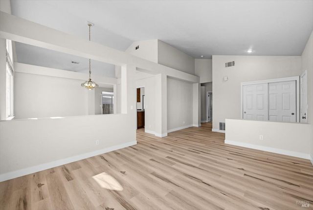 212 Laurelwood Way, Vacaville, CA 95687