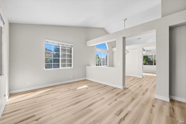 212 Laurelwood Way, Vacaville, CA 95687