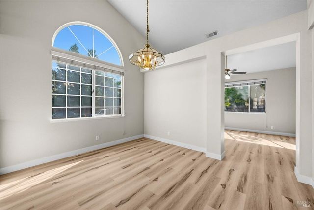 212 Laurelwood Way, Vacaville, CA 95687