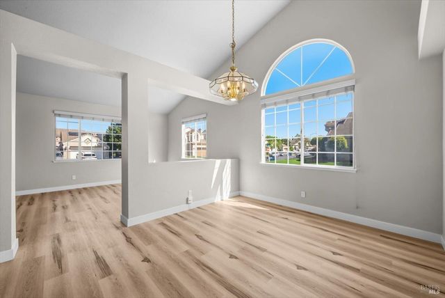 212 Laurelwood Way, Vacaville, CA 95687