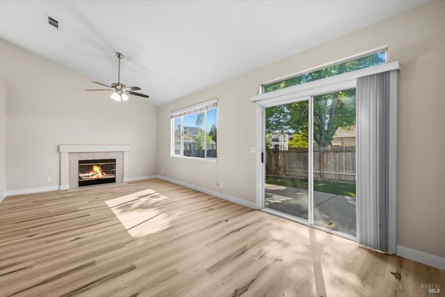 212 Laurelwood Way, Vacaville, CA 95687