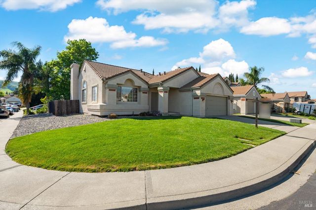 212 Laurelwood Way, Vacaville, CA 95687