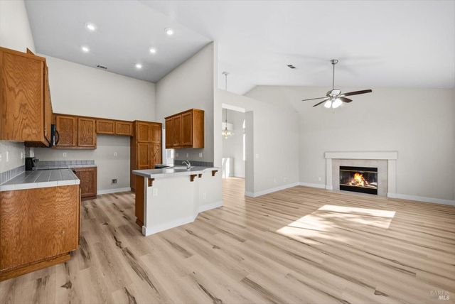 212 Laurelwood Way, Vacaville, CA 95687