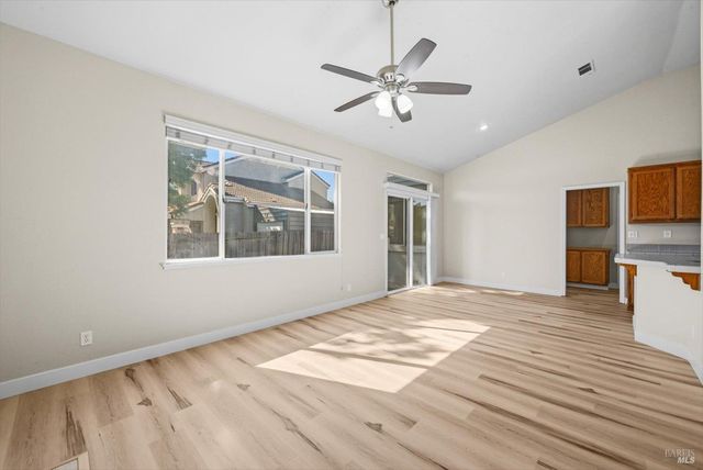 212 Laurelwood Way, Vacaville, CA 95687