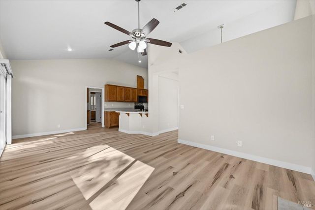 212 Laurelwood Way, Vacaville, CA 95687