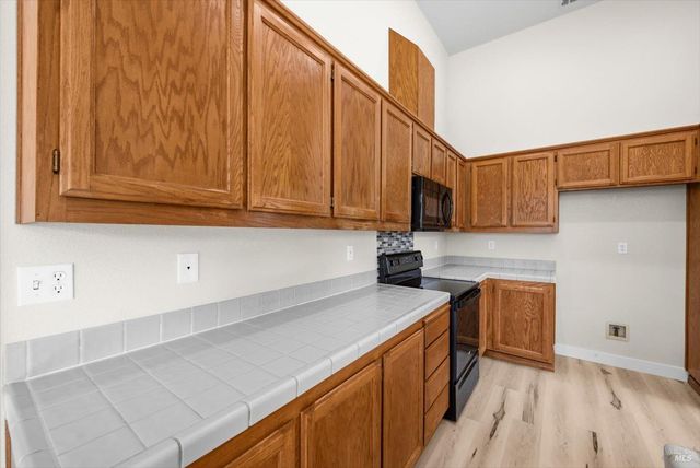 212 Laurelwood Way, Vacaville, CA 95687