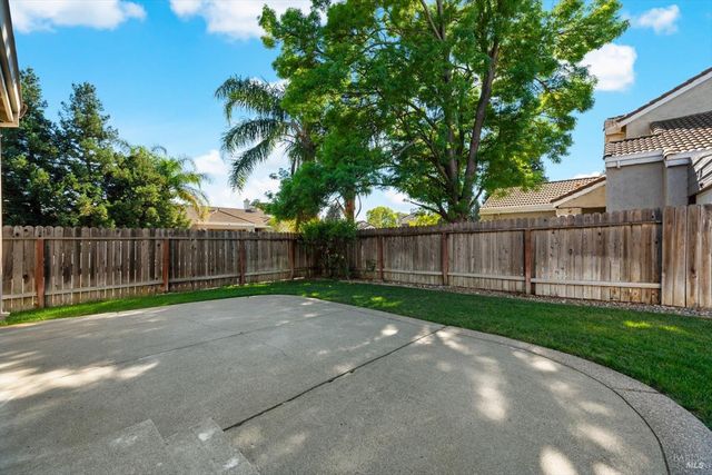 212 Laurelwood Way, Vacaville, CA 95687
