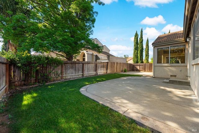 212 Laurelwood Way, Vacaville, CA 95687