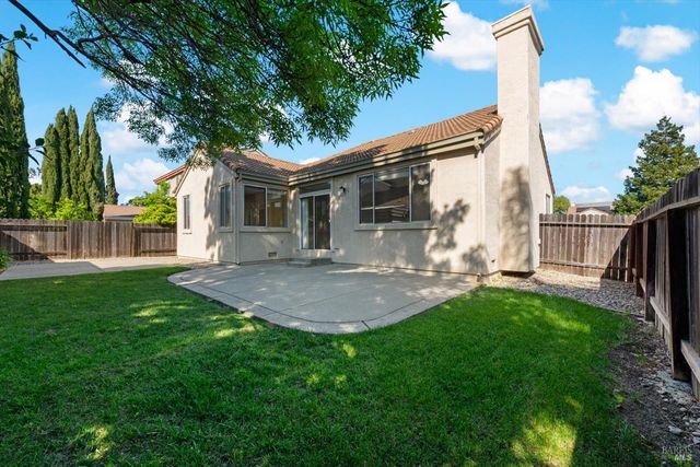 212 Laurelwood Way, Vacaville, CA 95687