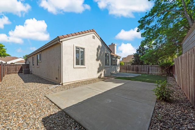 212 Laurelwood Way, Vacaville, CA 95687