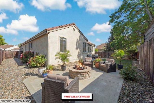 212 Laurelwood Way, Vacaville, CA 95687
