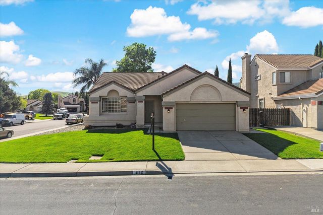 212 Laurelwood Way, Vacaville, CA 95687