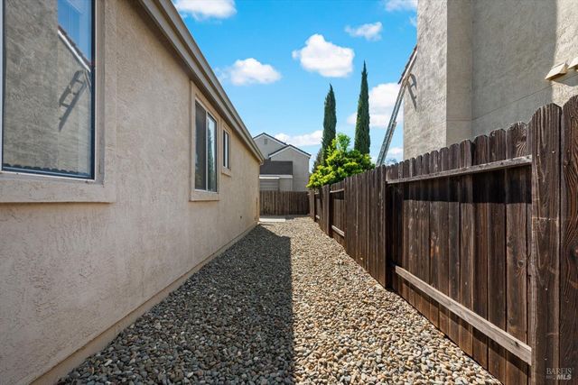 212 Laurelwood Way, Vacaville, CA 95687