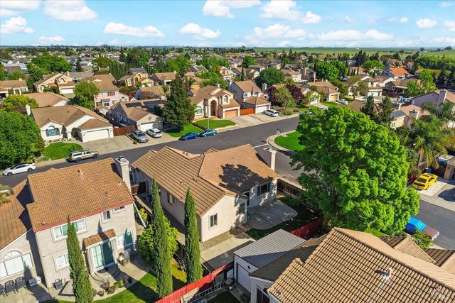 212 Laurelwood Way, Vacaville, CA 95687