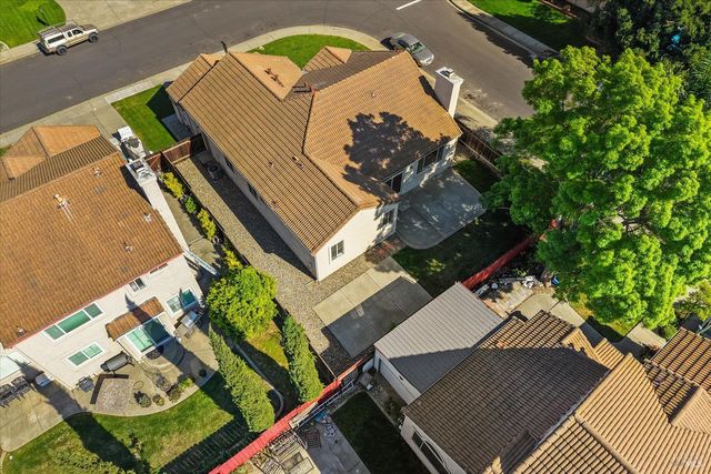 212 Laurelwood Way, Vacaville, CA 95687