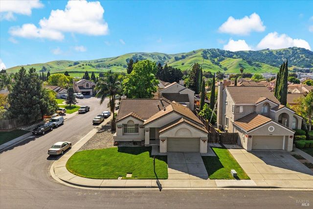 212 Laurelwood Way, Vacaville, CA 95687