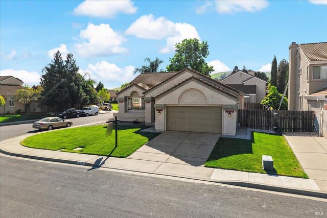 212 Laurelwood Way, Vacaville, CA 95687