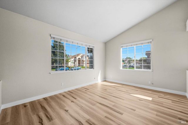 212 Laurelwood Way, Vacaville, CA 95687