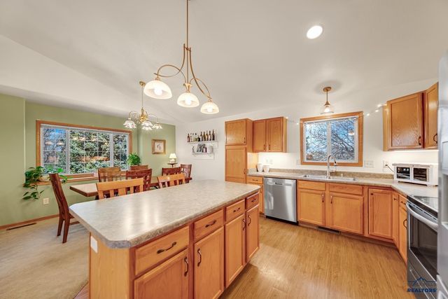 3135 WILLOWBEND RD, Rapid City, SD 57703