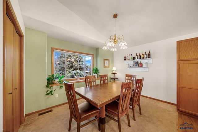3135 WILLOWBEND RD, Rapid City, SD 57703