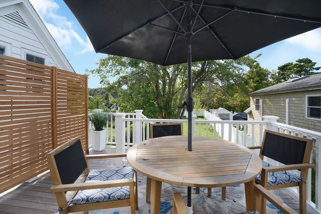 33 Lagoon Pond Road, Tisbury, MA 02568