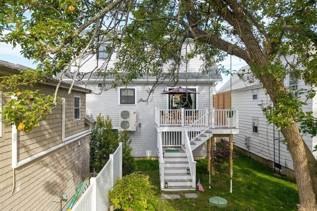 33 Lagoon Pond Road, Tisbury, MA 02568