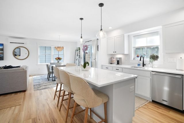 33 Lagoon Pond Road, Tisbury, MA 02568