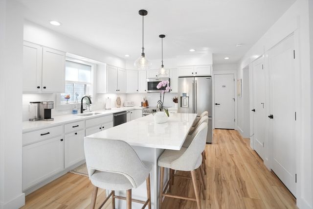 33 Lagoon Pond Road, Tisbury, MA 02568