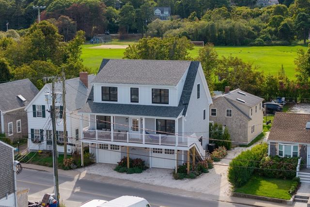 33 Lagoon Pond Road, Tisbury, MA 02568