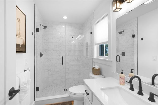 33 Lagoon Pond Road, Tisbury, MA 02568