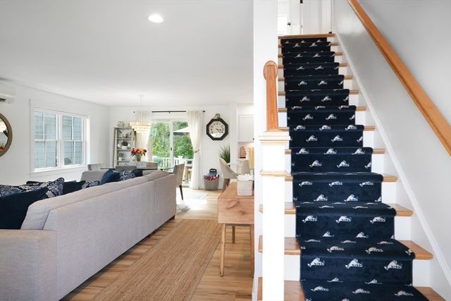 33 Lagoon Pond Road, Tisbury, MA 02568