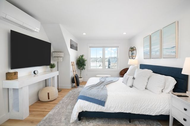 33 Lagoon Pond Road, Tisbury, MA 02568